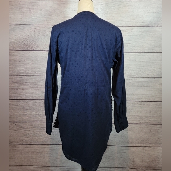 CROWN & Ivy Textured Tunic Blouse Dark Blue Size Medium - Picture 3 of 7